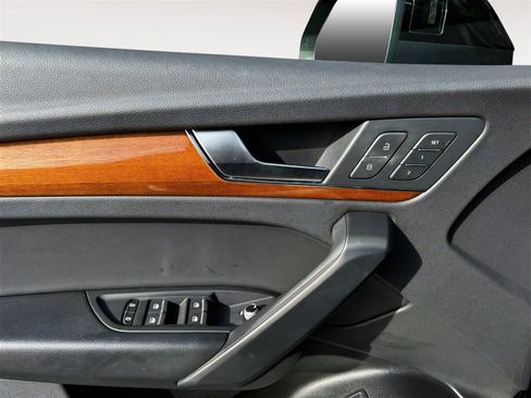 Used 2023 Audi Q5 2.0T Premium image 9