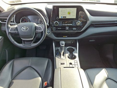 Used 2023 Toyota Highlander XLE image 15