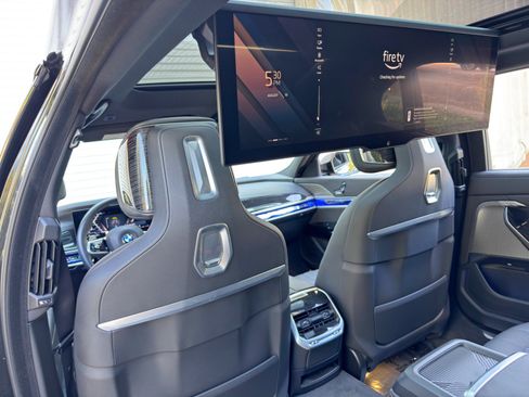 Used 2023 BMW 740i w/ Executive Package RWD image 48