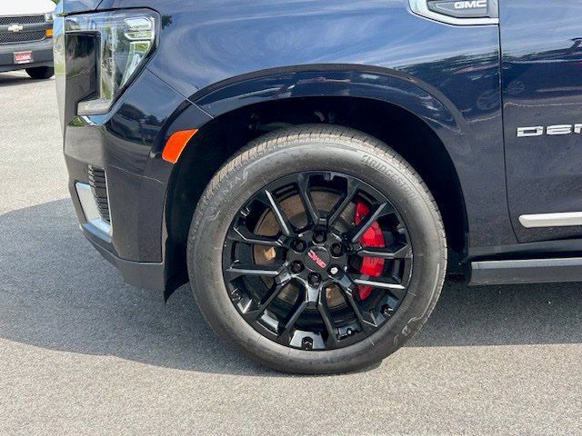 Used 2021 GMC Yukon XL Denali w/ Denali Premium Package AWD/4WD image 8