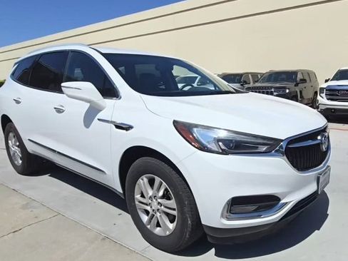 Used 2018 Buick Enclave Essence w/ Trailering Package FWD image 4