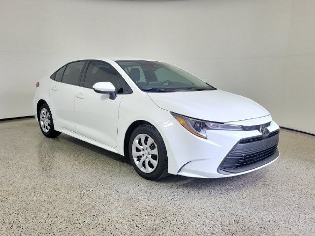 Used 2025 Toyota Corolla LE FWD image 4