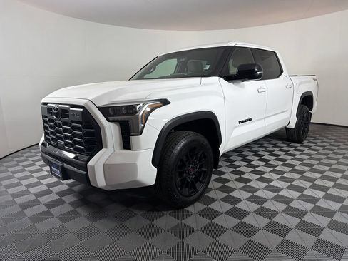 Used 2025 Toyota Tundra Limited AWD/4WD image 7