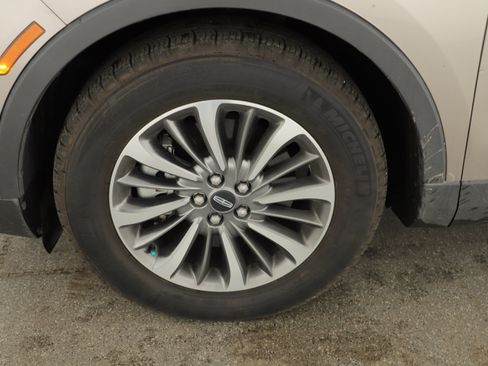 Used 2019 Lincoln Nautilus Select w/ Cargo Utility Package FWD image 20