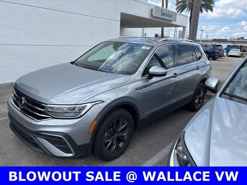 Used 2023 Volkswagen Tiguan SE FWD image 2
