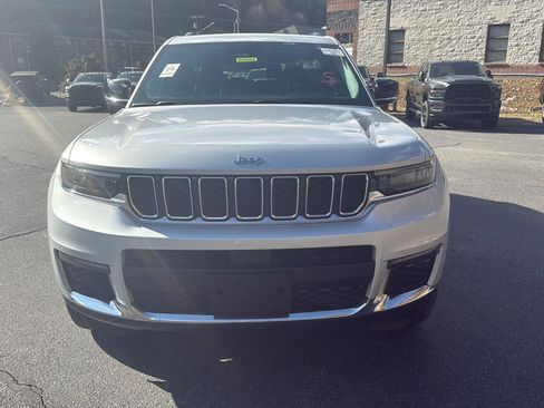 Used 2022 Jeep Grand Cherokee L Limited image 7