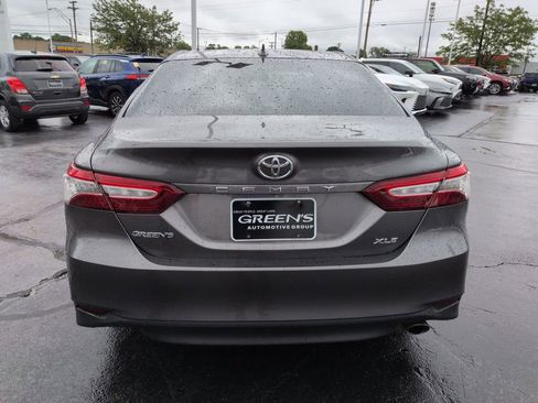 Used 2019 Toyota Camry XLE FWD image 4