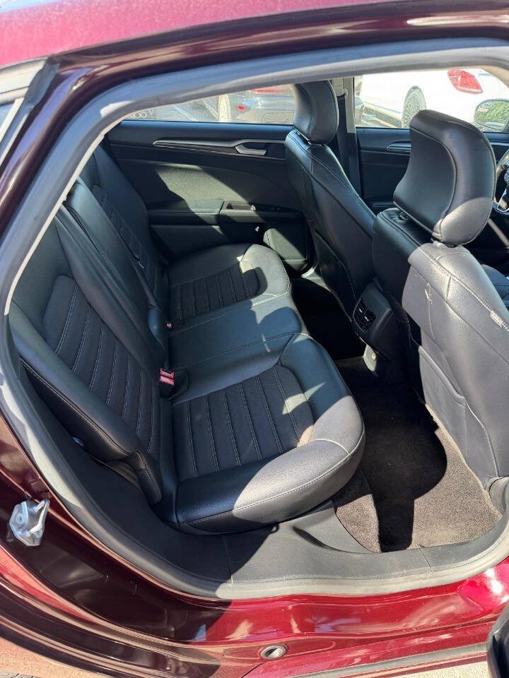 Used 2017 Ford Fusion SE w/ Equipment Group 201A FWD image 20