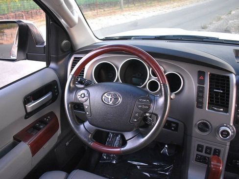 Used 2013 Toyota Sequoia Platinum AWD/4WD image 79