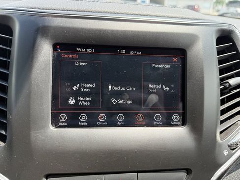Used 2019 Jeep Cherokee Latitude w/ Cold Weather Group AWD/4WD image 26