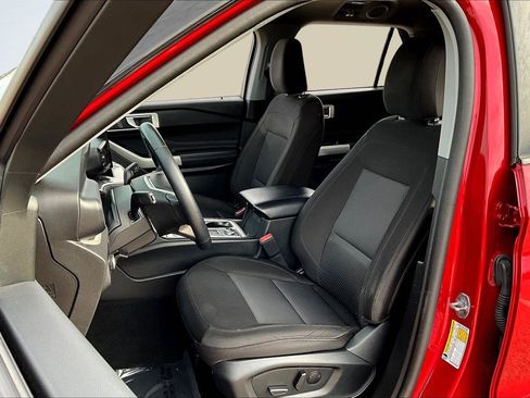 Used 2023 Ford Explorer XLT image 25