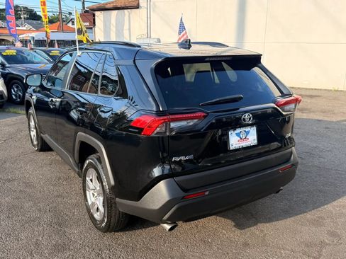 Used 2024 Toyota RAV4 XLE FWD image 5