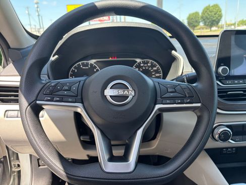 Used 2025 Nissan Altima 2.5 SV FWD image 28