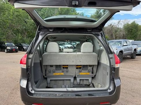 Used 2011 Toyota Sienna FWD image 17