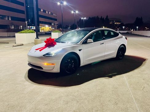 Used 2021 Tesla Model 3 Standard Range Plus image 14