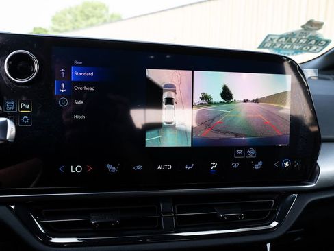 Used 2024 Chevrolet Equinox EV RS image 31