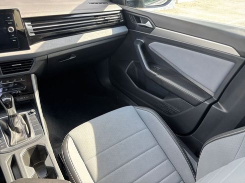 Used 2025 Volkswagen Jetta SE image 32