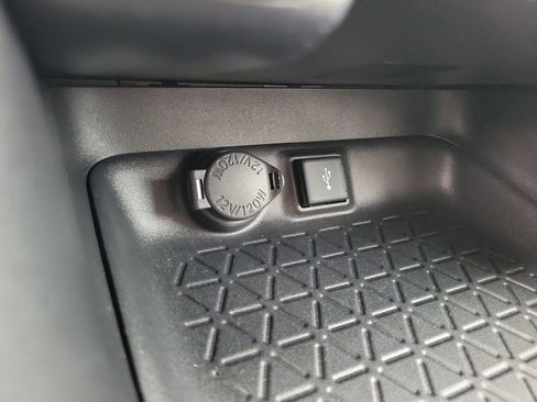 Used 2021 Toyota RAV4 XLE image 21