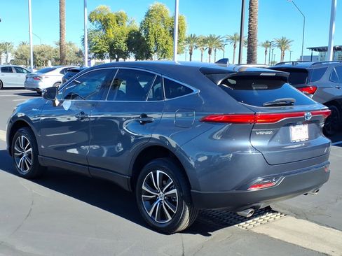 Used 2021 Toyota Venza LE w/ Carpet Mat Package (TMS) image 10