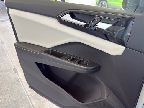 New 2026 Volkswagen Taos S image 21