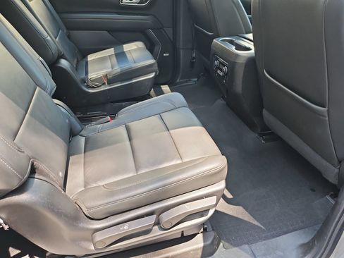 Used 2024 Chevrolet Suburban Z71 w/ Luxury Package AWD/4WD image 33