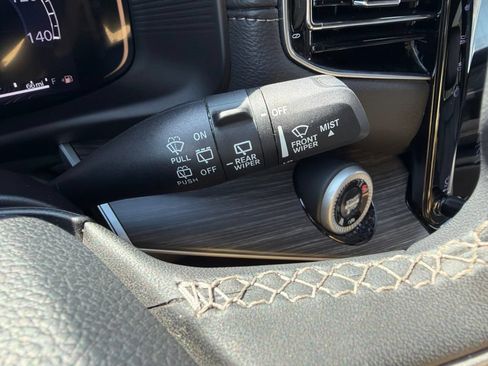 Used 2024 Jeep Wagoneer L Series II AWD/4WD image 30