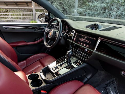 Certified 2023 Porsche Macan image 47