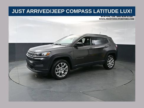 Used 2022 Jeep Compass Latitude w/ Sun and Sound Group AWD/4WD image 1