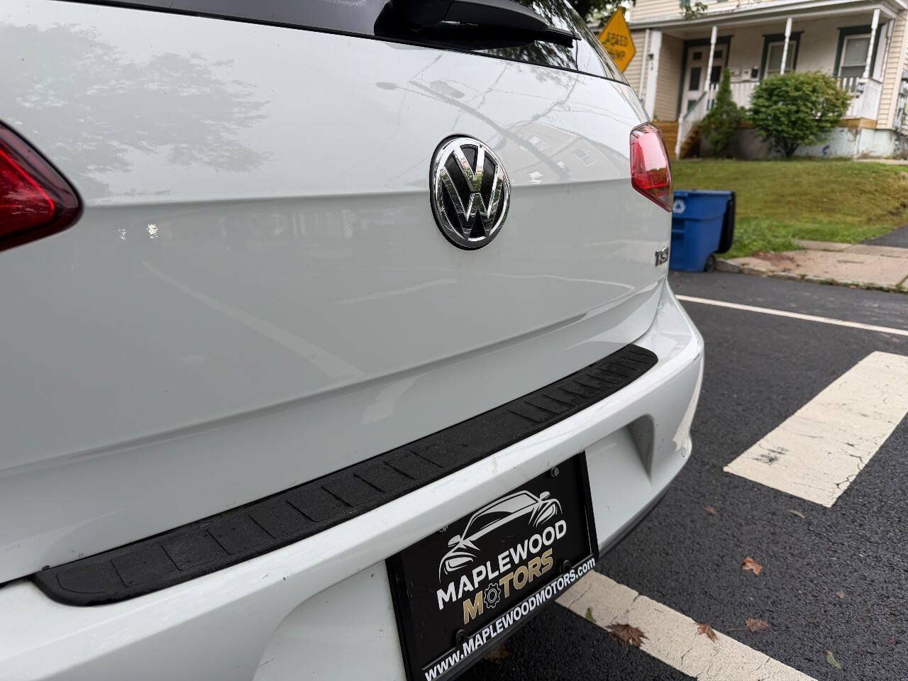 Used 2017 Volkswagen Golf Wolfsburg Edition FWD image 5