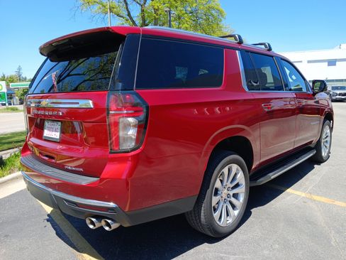 Used 2024 Chevrolet Suburban Premier AWD/4WD image 4