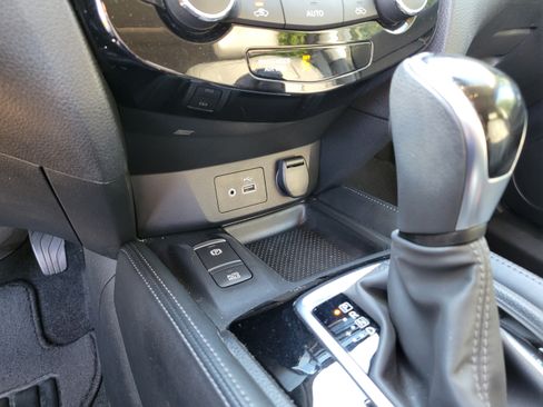 Used 2019 Nissan Rogue SL w/ Premium Package FWD image 19