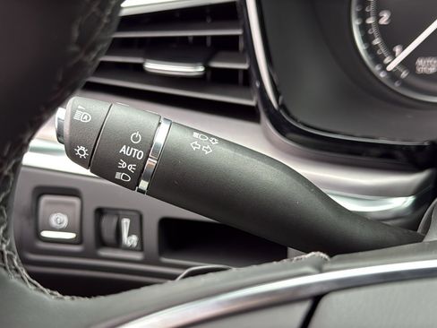 New 2025 Cadillac XT5 Luxury image 15