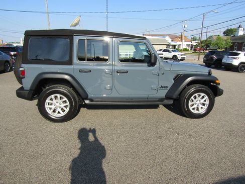Used 2024 Jeep Wrangler Unlimited Sport AWD/4WD image 2