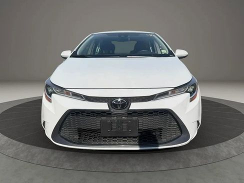 Used 2022 Toyota Corolla LE FWD image 2