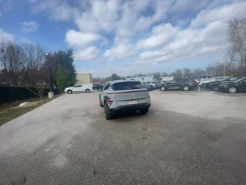 Used 2025 Hyundai Kona SEL image 16