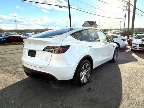 Used 2022 Tesla Model Y Long Range image 5