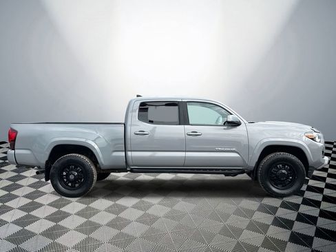 Used 2019 Toyota Tacoma TRD Sport image 6