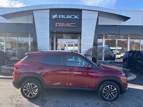 Used 2025 Chevrolet TrailBlazer LT image 31