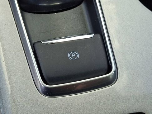 Used 2024 Ford Edge SEL AWD/4WD image 25