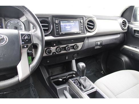 Used 2017 Toyota Tacoma SR5 w/ Tow Package image 20