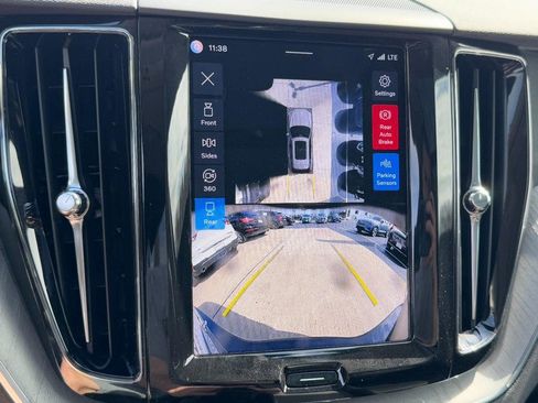 Certified 2025 Volvo XC60 B5 Plus image 21
