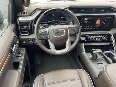 Used 2025 GMC Sierra 1500 Denali image 5