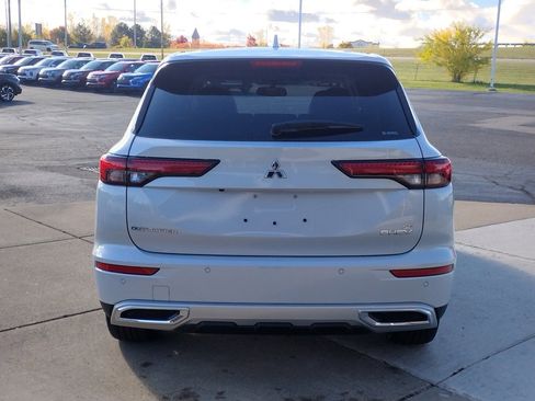 New 2025 Mitsubishi Outlander SE image 18