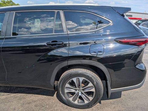 Certified 2024 Toyota Highlander XLE AWD/4WD image 4