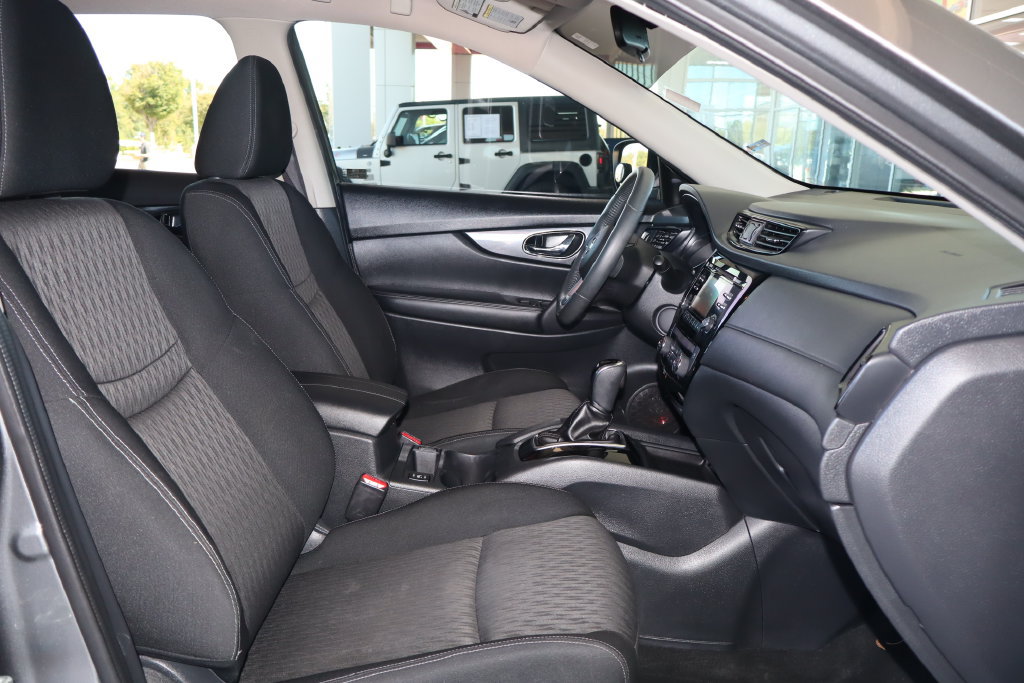 Used 2017 Nissan Rogue SV FWD image 40
