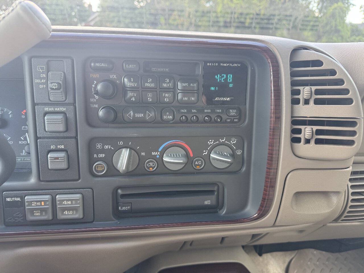 Used 1999 Cadillac Escalade 4WD image 19
