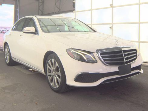 Used 2017 Mercedes-Benz E 300 4MATIC image 2