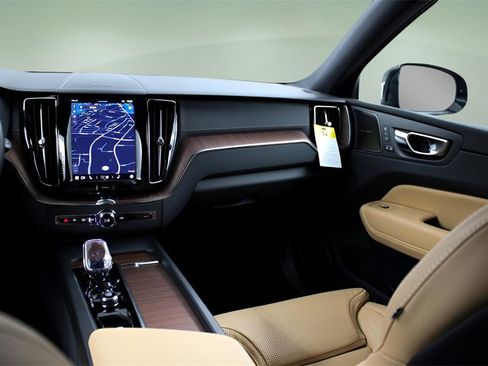 New 2025 Volvo XC60 B5 Ultra w/ Protection Package Premier image 29