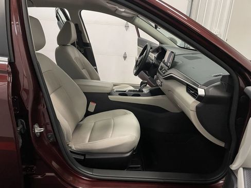Used 2025 Nissan Altima 2.5 SV FWD image 41