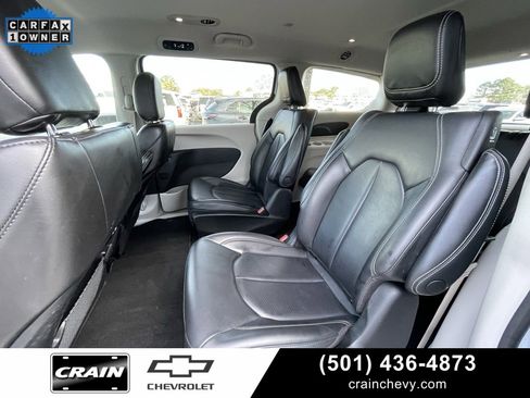 Used 2023 Chrysler Pacifica Touring-L image 26